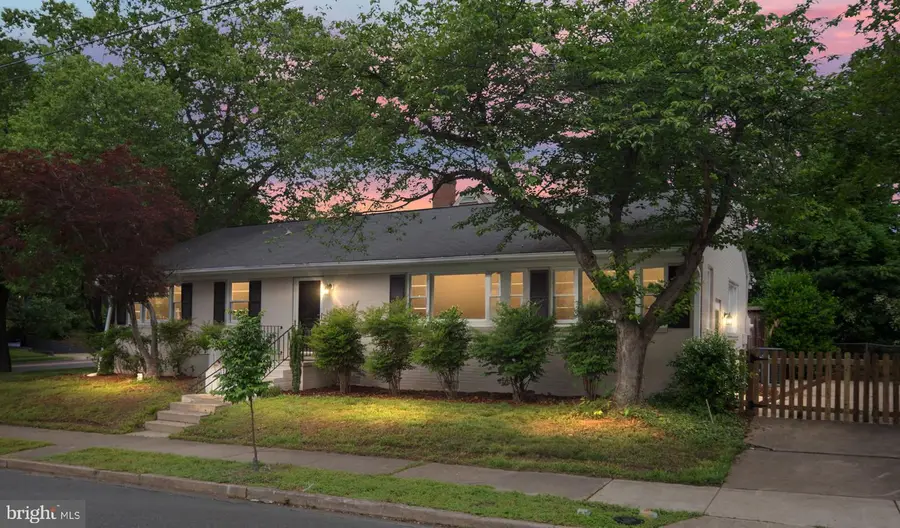 1321 Dandridge St, Fredericksburg, VA 22401 - Image #2