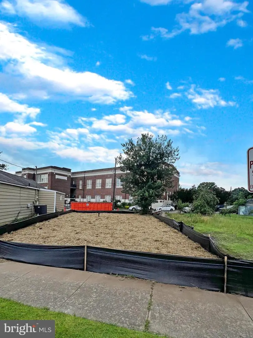 904 Liberty St, Fredericksburg, VA 22401 - #2