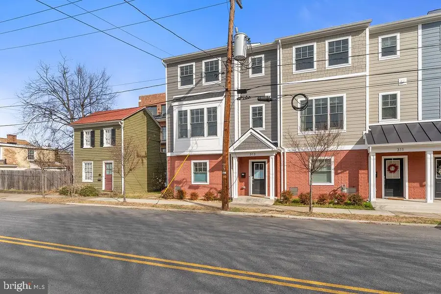 313 Charles St, Fredericksburg, VA 22401 - #2
