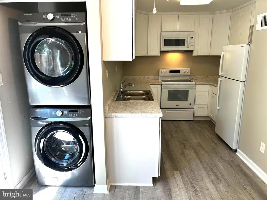 220 Ivanhoe Ct, Fredericksburg, VA 22401 - #2