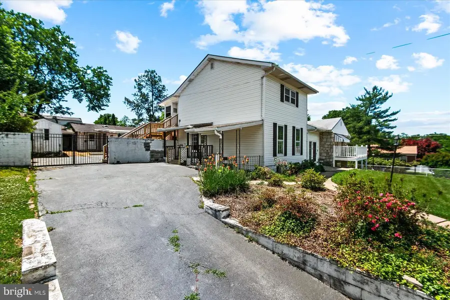1318 Dandridge St, Fredericksburg, VA 22401 - #2