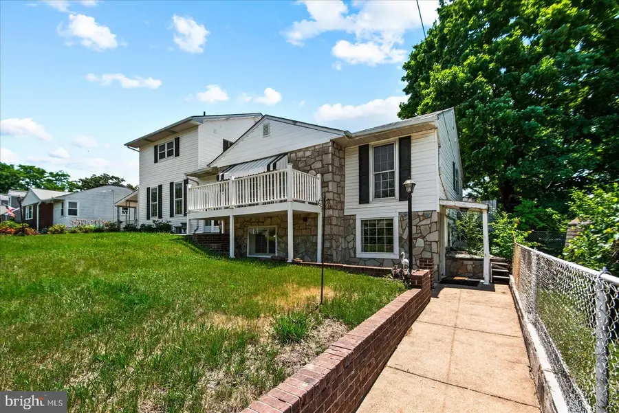 1318 Dandridge St, Fredericksburg, VA 22401 - #3