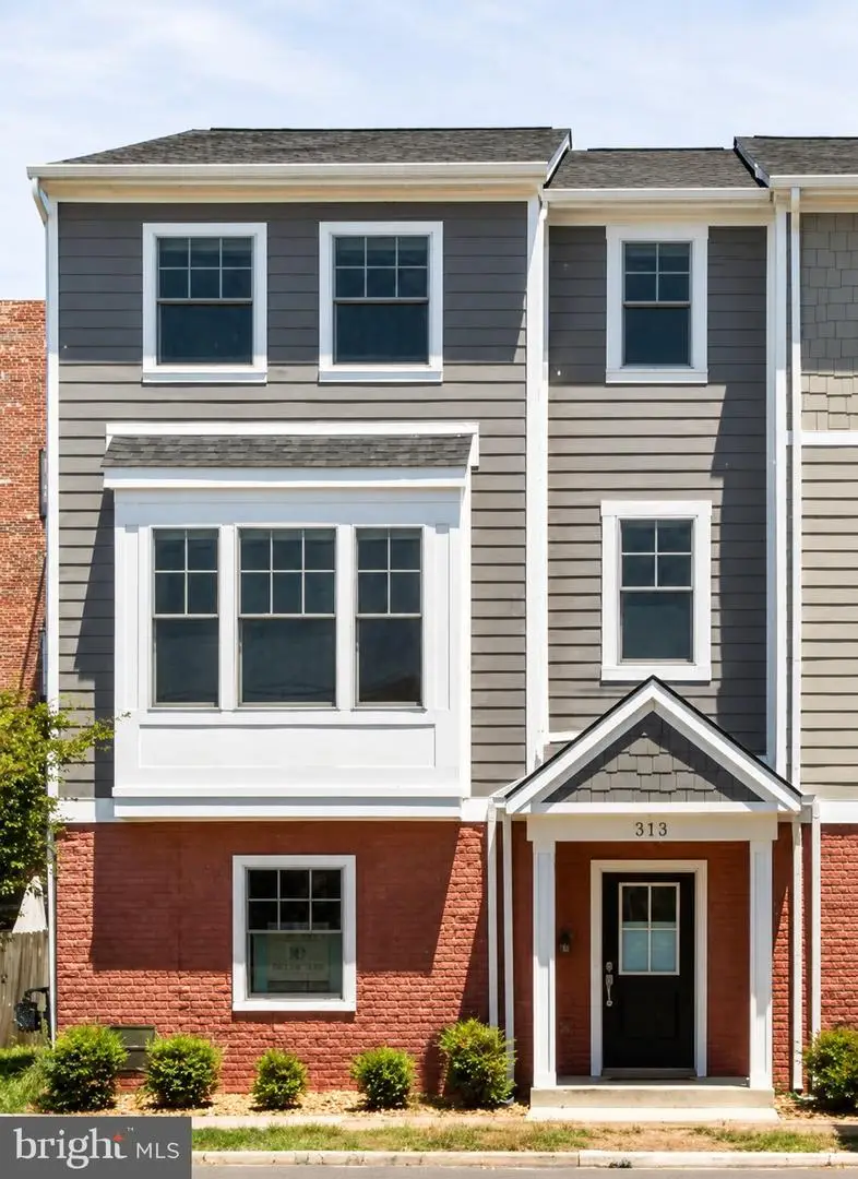 313 Charles St, Fredericksburg, VA 22401 - #1