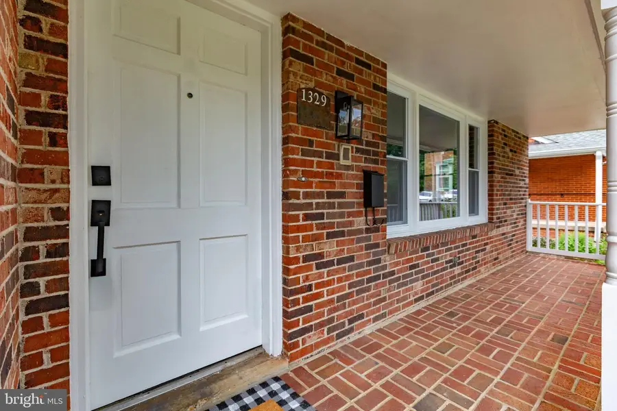 1329 Brent St, Fredericksburg, VA 22401 - #2