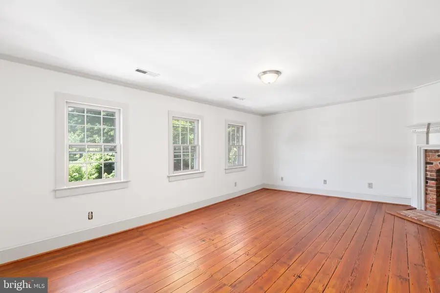 1307 Caroline St, Fredericksburg, VA 22401 - #2