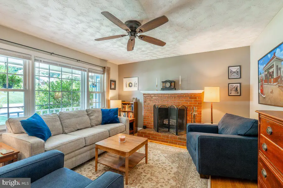205 Stonewall Dr, Fredericksburg, VA 22401 - #3