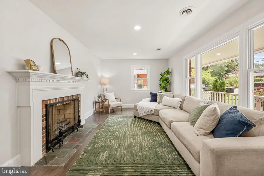 1329 Brent St, Fredericksburg, VA 22401 - #3