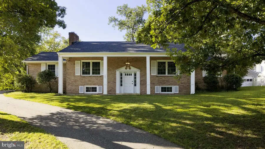 102 Woodland Rd, Fredericksburg, VA 22401 - #2