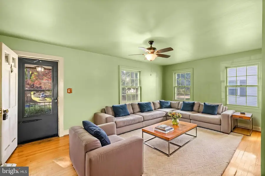 417 Woodford St, Fredericksburg, VA 22401 - #3