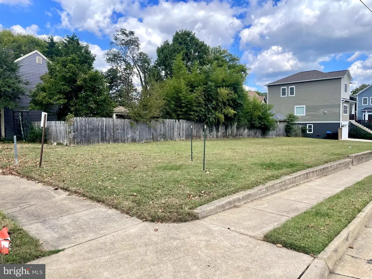 201 Prince Edward St, Fredericksburg, VA 22401 - #1