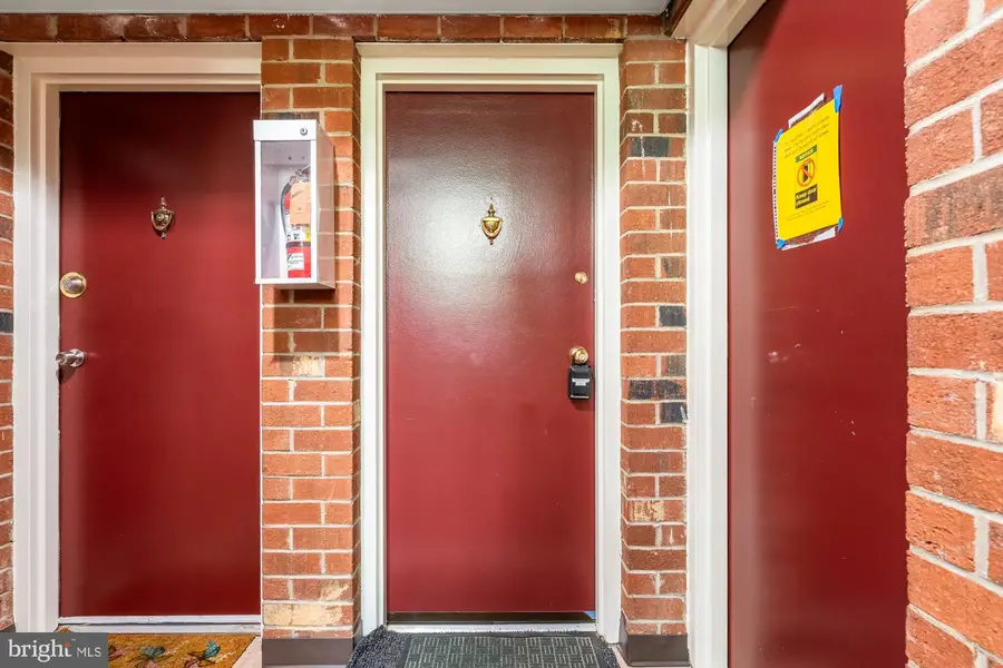 3975 Lyndhurst Dr #103, Fairfax, VA 22031 - Image #3