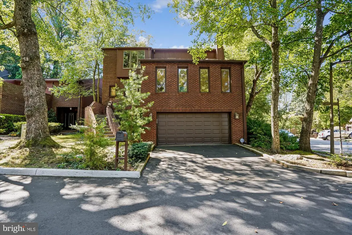 3501 Redwood Ct, Fairfax, VA 22030 - Image #1