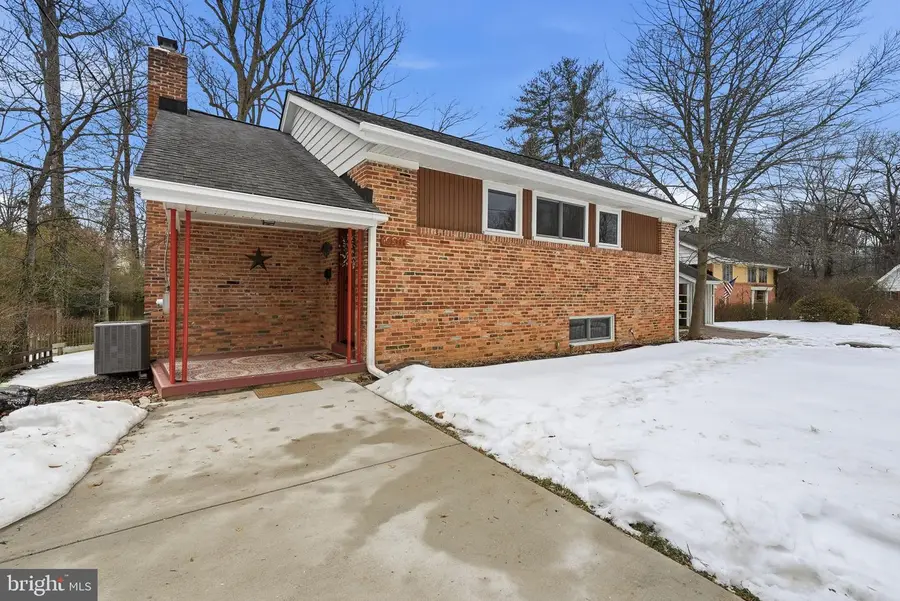 10911 Maple St, Fairfax, VA 22030 - #3