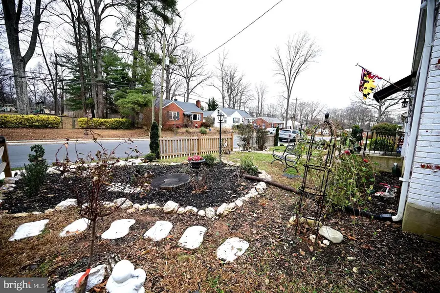 10833 Warwick Ave, Fairfax, VA 22030 - Image #3