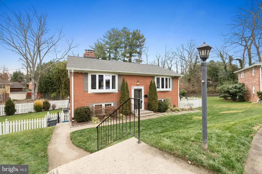 10600 Springmann Dr, Fairfax, VA 22030 - Image #2