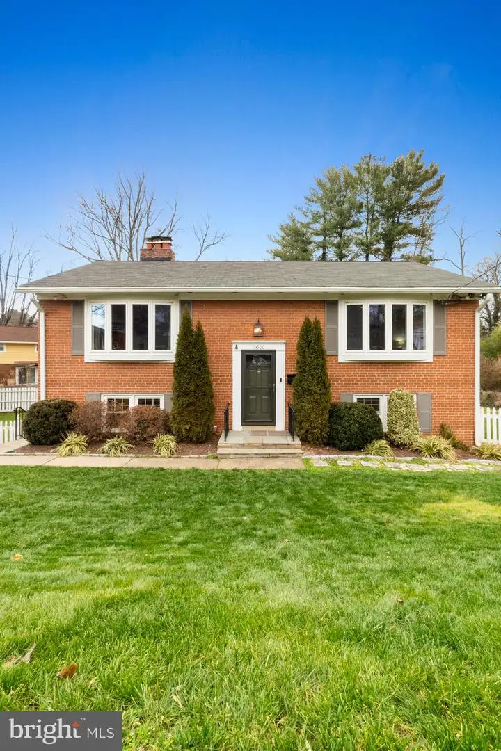 10600 Springmann Dr, Fairfax, VA 22030 - Image #3