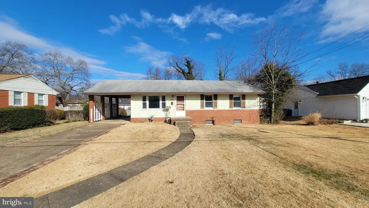 10914 Woodhaven Dr, Fairfax, VA 22030 - Image #1