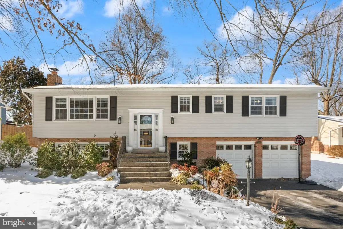 3130 Flintlock Rd, Fairfax, VA 22030 - #1