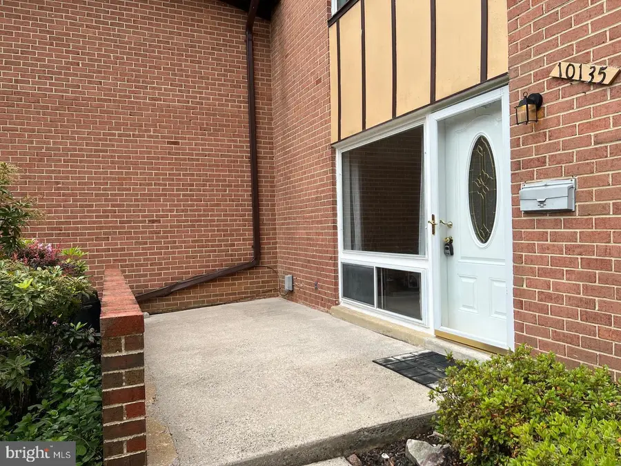 10135 Fair Woods Dr, Fairfax, VA 22030 - #2