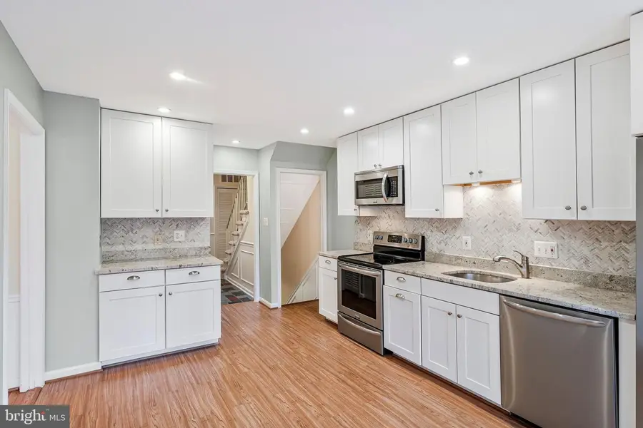 3236 Cambridge Ct, Fairfax, VA 22030 - #3