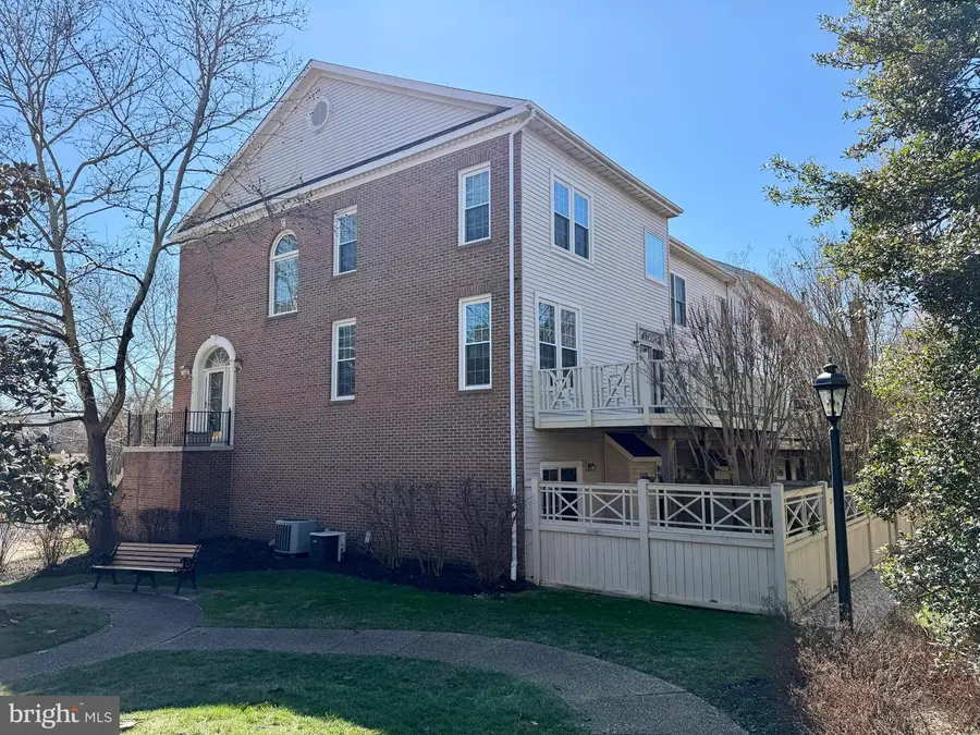 4184 Governor Yeardley Ln, Fairfax, VA 22030 - #3