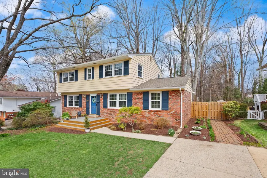 3213 Fair Woods Pkwy, Fairfax, VA 22030 - #3