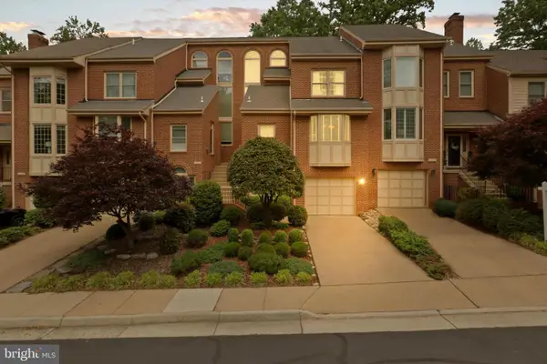 10204 Aspen Willow Dr, FAIRFAX, VA 22032