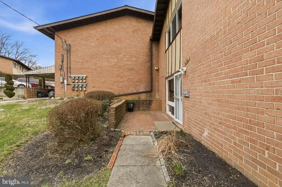 10161 Fair Woods Dr, Fairfax, VA 22030 - #3