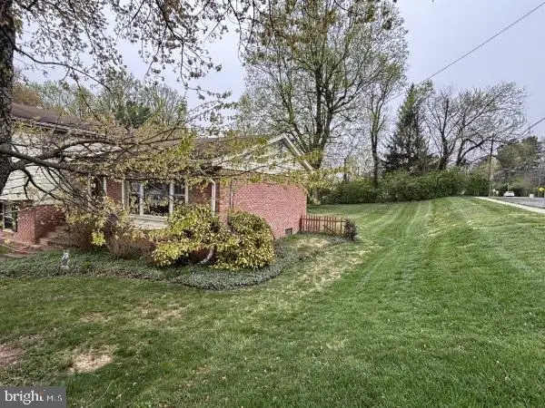 3501 Queen Anne Dr, Fairfax, VA 22030 - #3