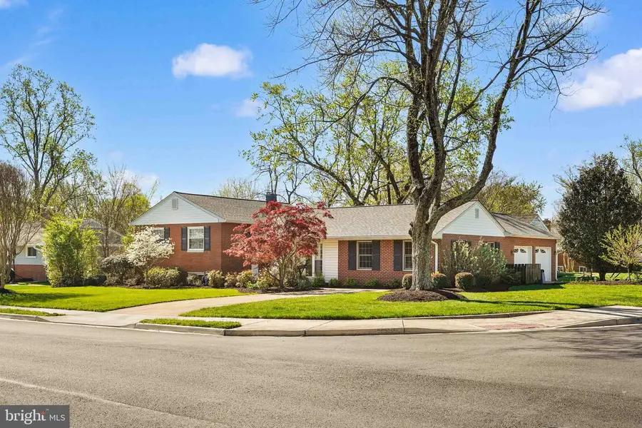 10917 Woodhaven Dr, Fairfax, VA 22030 - #2