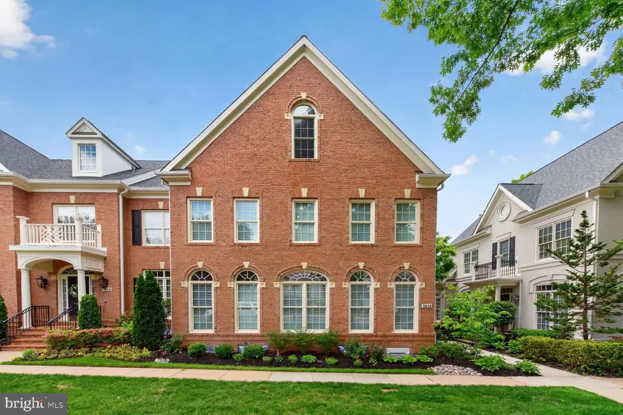 3834 Farrcroft Dr, Fairfax, VA 22030 - #3