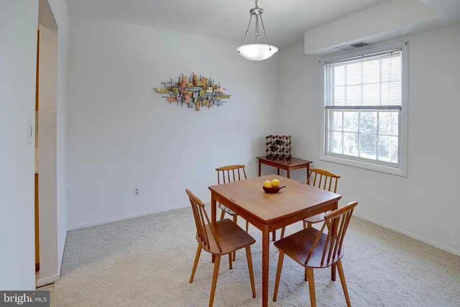 3945 Lyndhurst Dr #301, Fairfax, VA 22031 - #3