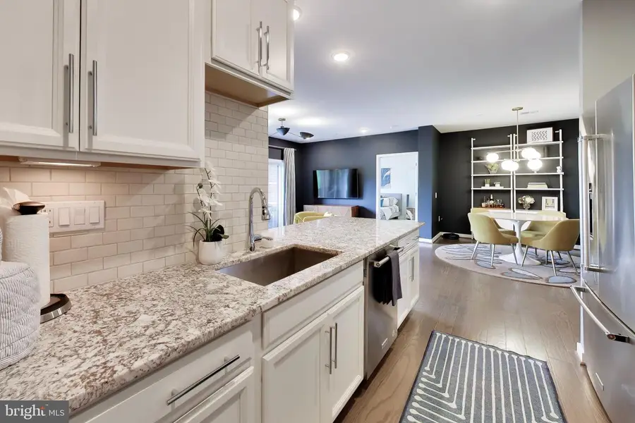 3985 Norton Pl #206, Fairfax, VA 22030 - #3