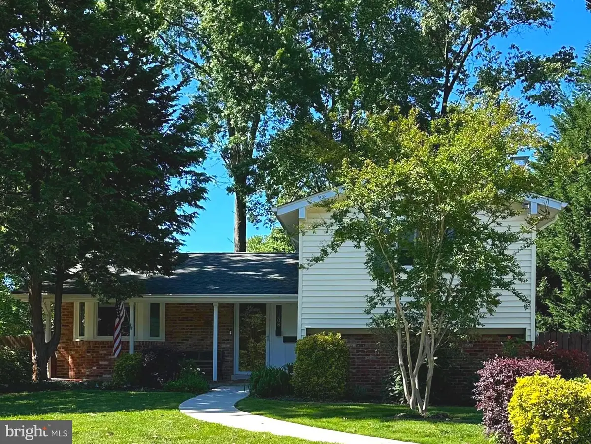 10208 Forest Ave, Fairfax, VA 22030 - #1