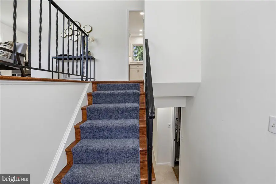 3604 Heritage Ln, Fairfax, VA 22030 - #2