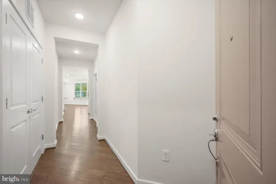3985 Norton Pl #101, Fairfax, VA 22030 - #2