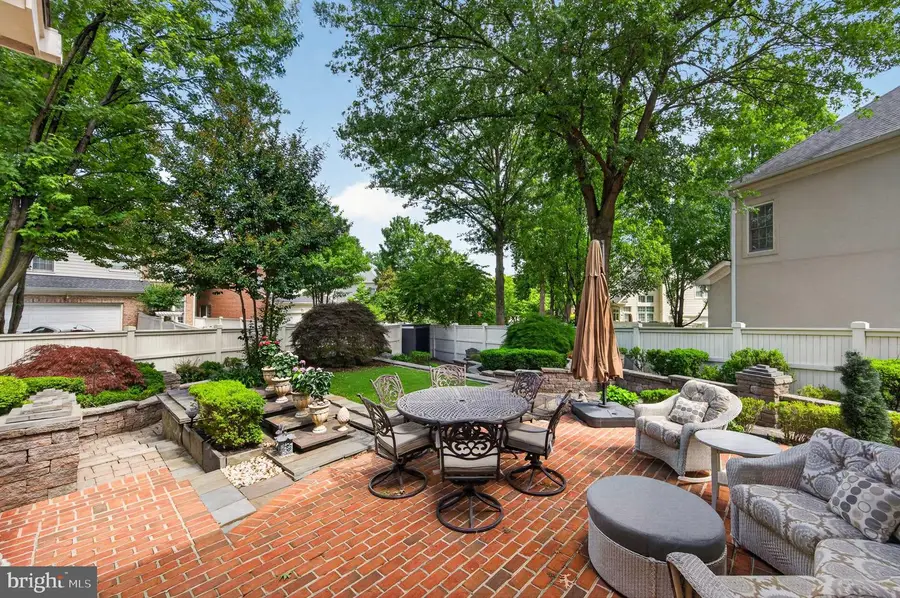 3860 Farrcroft Dr, Fairfax, VA 22030 - #2