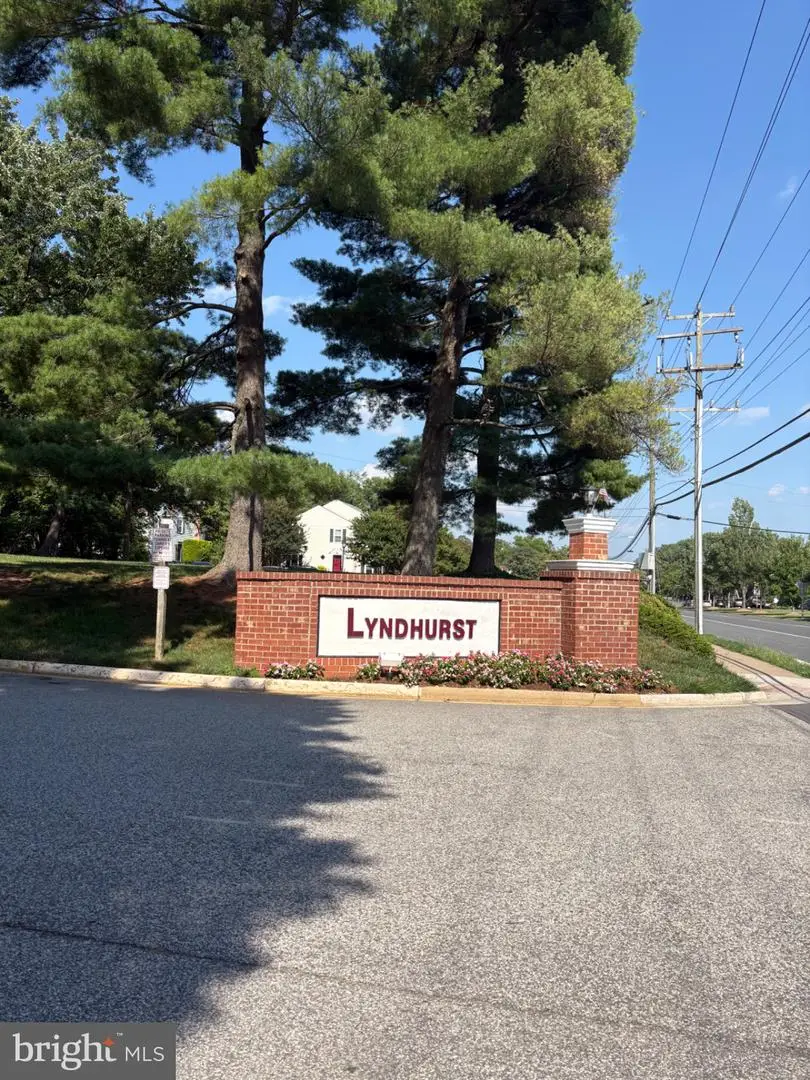3890 Lyndhurst Dr, Fairfax, VA 22031 - #1