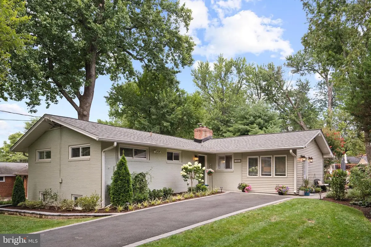 3426 Brookwood Dr, Fairfax, VA 22030 - #1