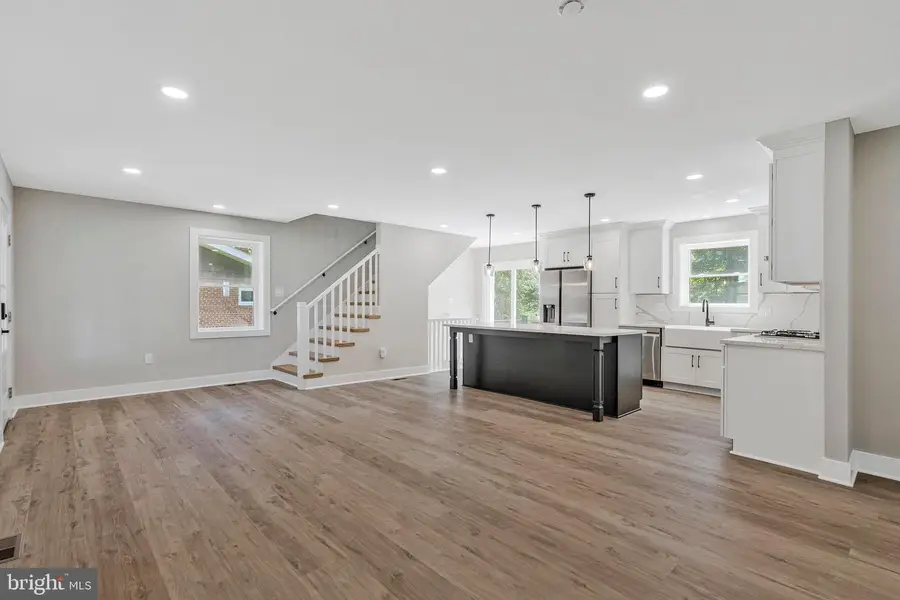 10211 Stratford Ave, Fairfax, VA 22030 - #3