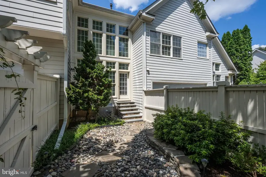10103 Farr Oak Pl, Fairfax, VA 22030 - #2