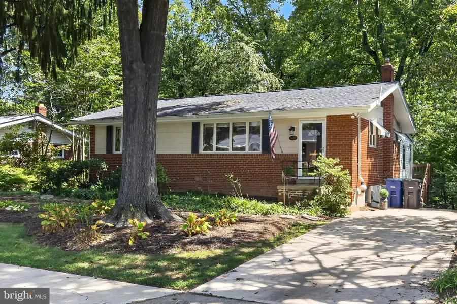 3523 Jean St, Fairfax, VA 22030 - #3