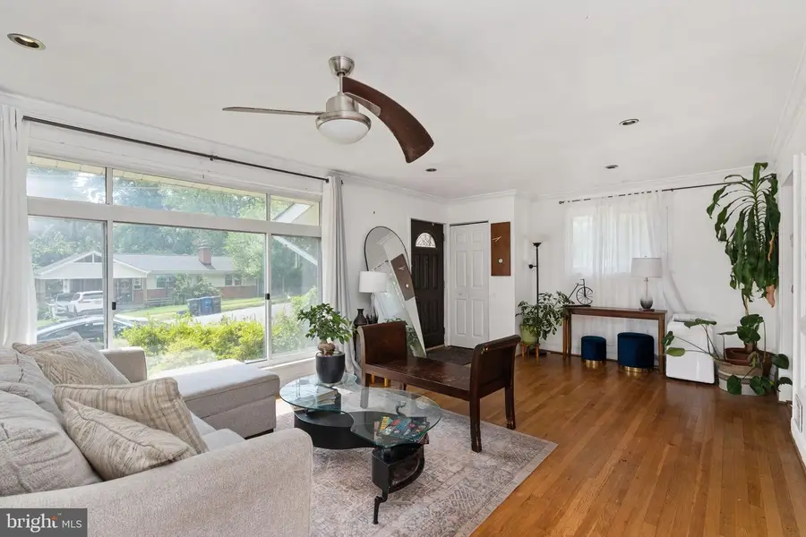 10212 Stratford Ave, Fairfax, VA 22030 - #3