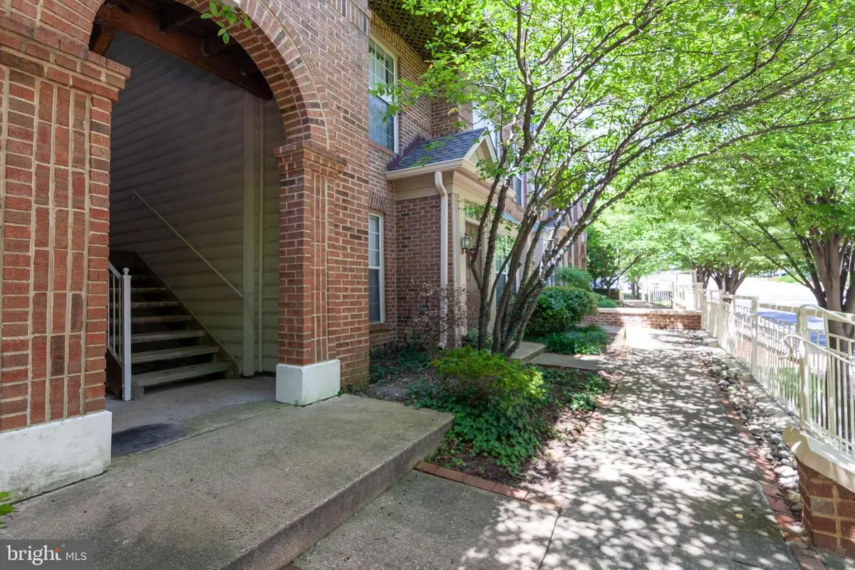 10359 Sager Ave #302, Fairfax, VA 22030 - #1