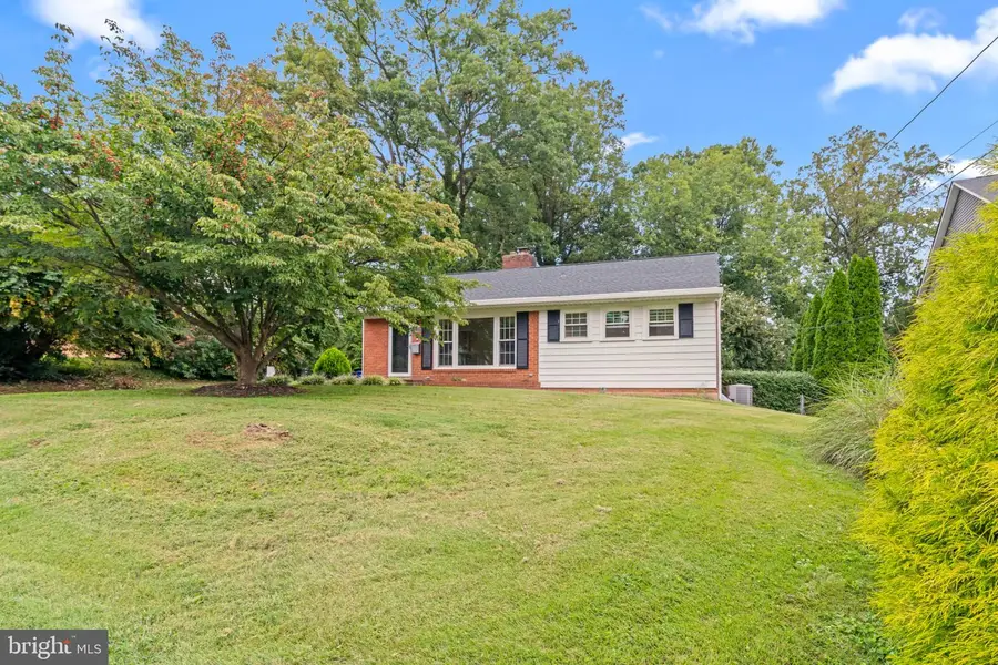 10914 Byrd Dr, Fairfax, VA 22030 - #3