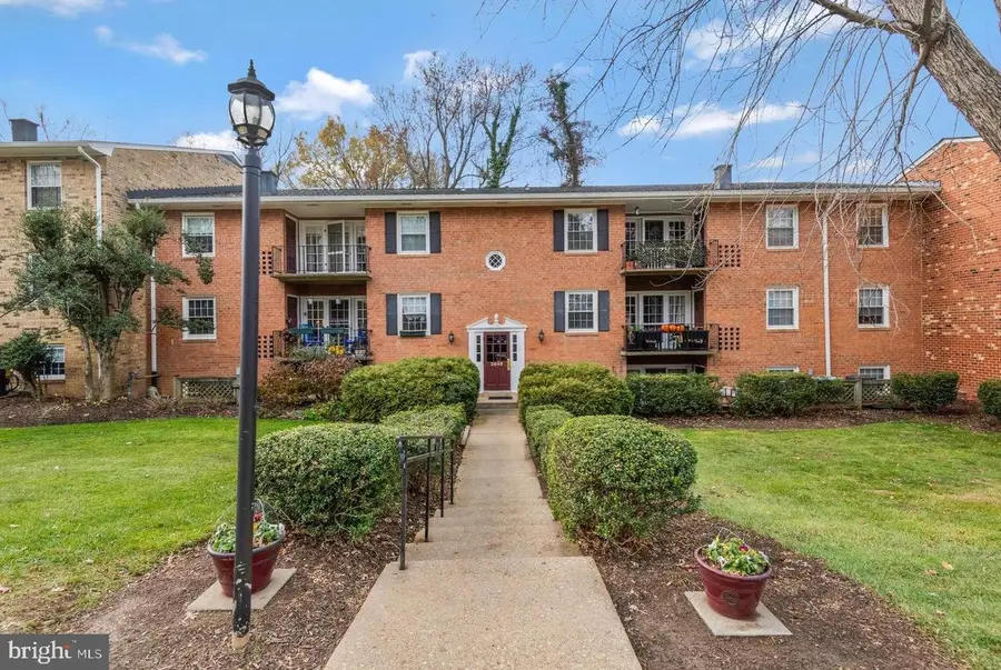 3846 Lyndhurst Dr #302, Fairfax, VA 22031 - #2