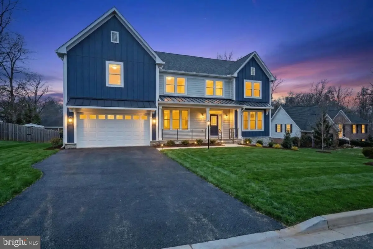 3410 Burrows Ave, Fairfax, VA 22030 - #1
