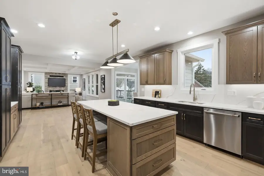 3410 Burrows Ave, Fairfax, VA 22030 - #3