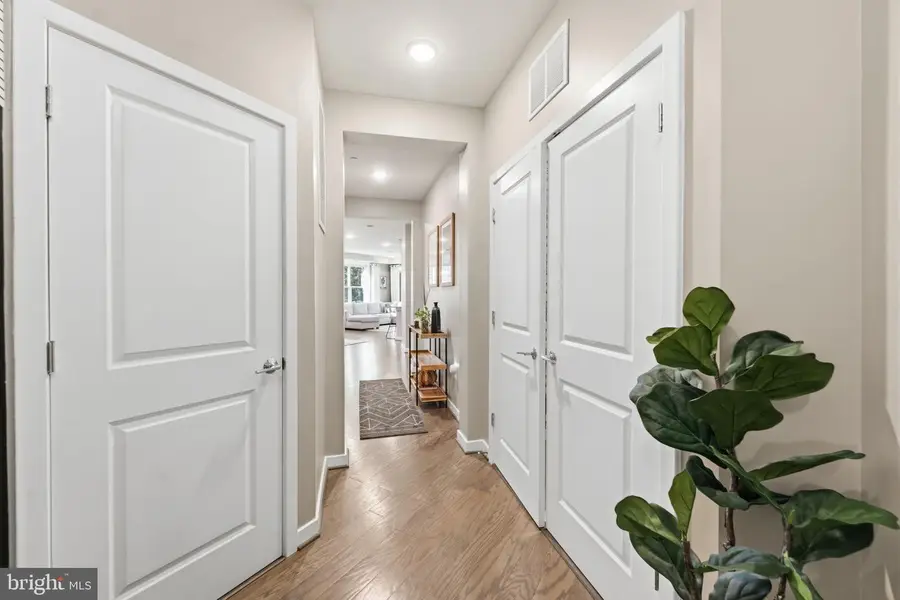 3985 Norton Pl #104, Fairfax, VA 22030 - #3