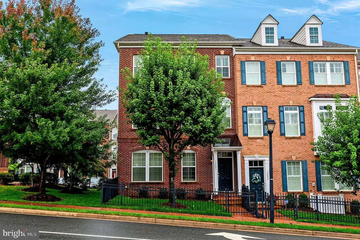 10601 School St, Fairfax, VA 22030 - #1